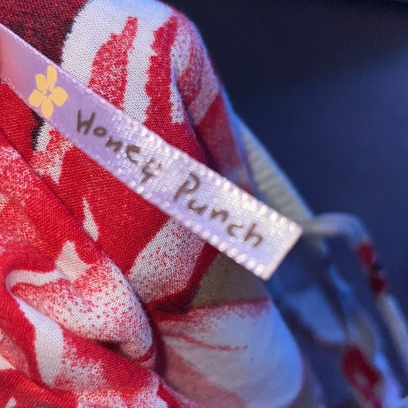 Honey Punch red and white floral milkmaid blouse. - Picture 5 of 10